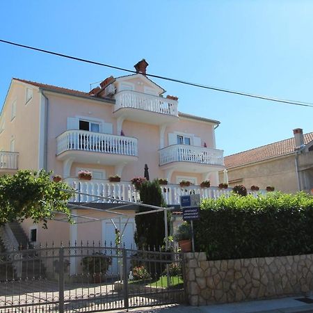 Apartments Ravlic Ana Malinska Exterior foto