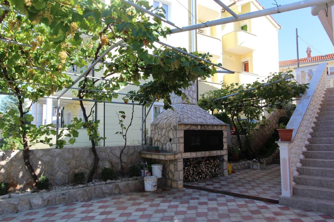 Apartments Ravlic Ana Malinska Exterior foto