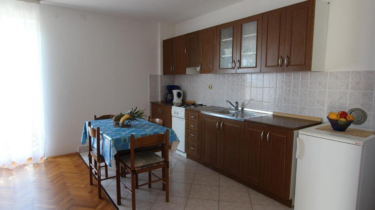 Apartments Ravlic Ana Malinska Exterior foto