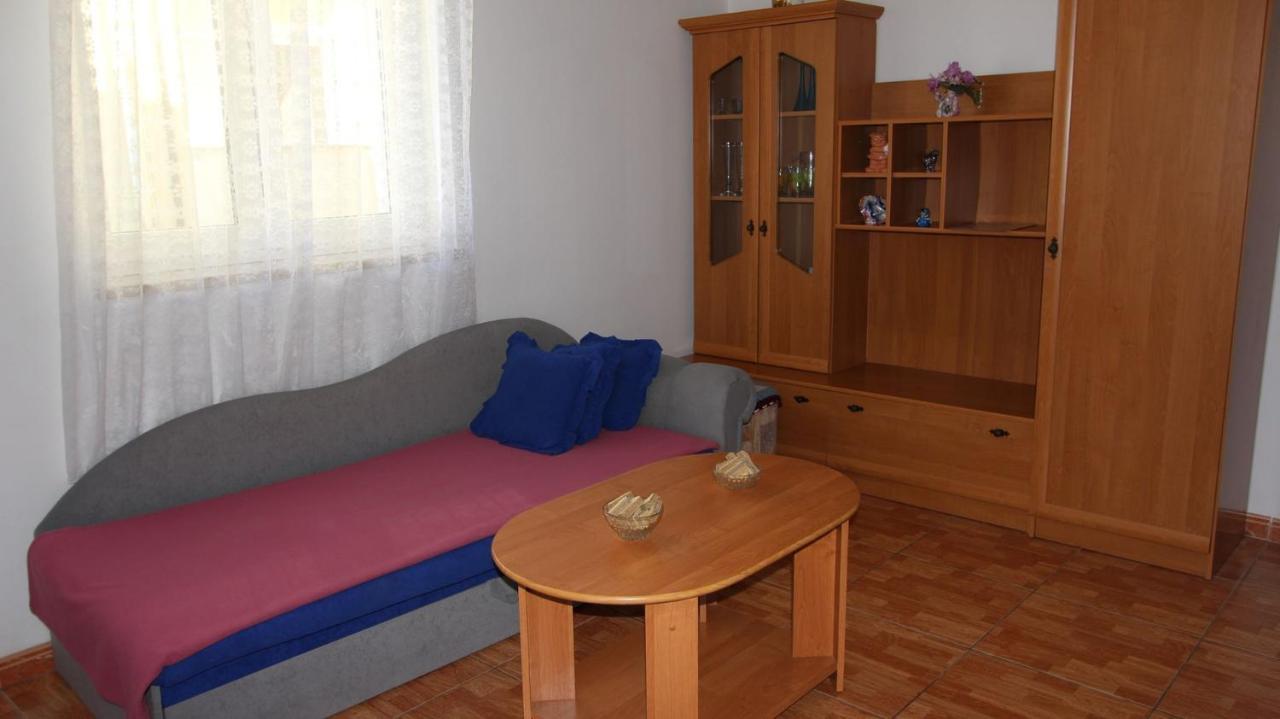 Apartments Ravlic Ana Malinska Exterior foto