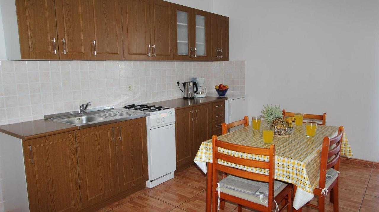 Apartments Ravlic Ana Malinska Exterior foto